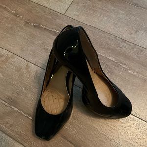 Antonio Melani Midnight Blue/Black Platform Pumps. Size 8.5M.